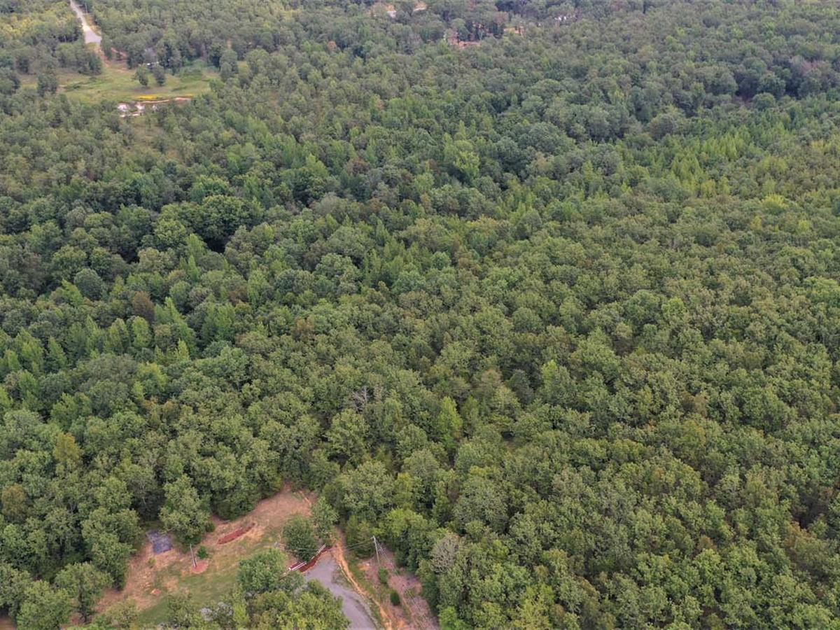 Feature #Lot: This 5- acre plot in Faulkner Co., AR, is off the beaten path, surrounded by lush forest, outside of county, township, or city zoning rules. Lake Conway is 30 minutes away. Offered by Travis Sago with Land.Store. lotflip.com/lot/331508