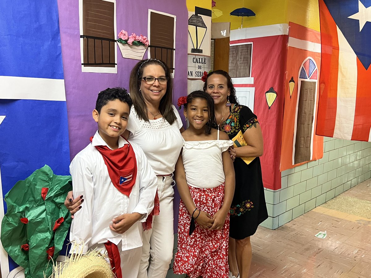 CHES_TAG's tweet photo. Celebrating Hispanic Heritage Month with our annual CHES Hispanic Heritage Experience! Students went to different classes to learn about different Spanish Speaking Countries!!
@capitolheightse
#chesduallanguage #HispanicHeritageMonth #theCHESway #CHESexperiences #CHESROCKS https://t.co/IzSTwplO59