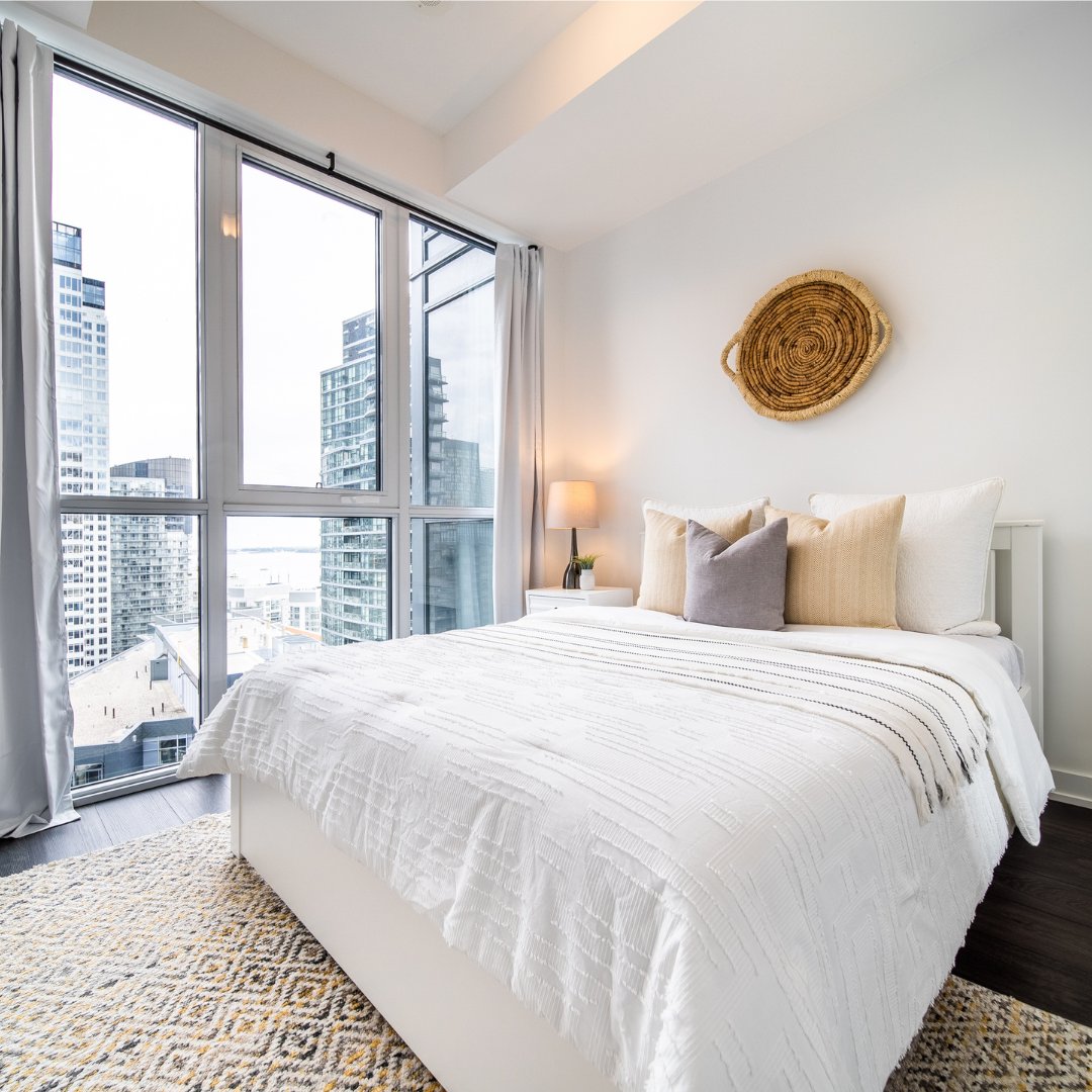🏢Feature Listing - 38 Lanuzzi St #2309🏢

Love the idea of sipping your morning latte while you watch the sun rise over the water? 

Email: myles@property.ca

📱 647-492-7212

@mylesschwartzrealestate

#condosca #propertyca #fortyork #justlisted #toronto #torontorealestate