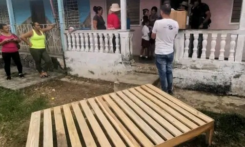 FernandezMaryde's tweet photo. Volvió #Cienfuegos con su amor a #PinarDelRío ♥️🇨🇺. A compartir lo que tenemos, a brindar apoyo, a intercambiar con los más necesitados. Volveremos cuantas veces sea necesario. https://t.co/NfGeyMbP5c