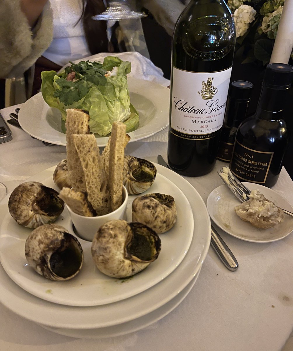 TorayKortan's tweet image. Trying to convince bae everything’s ok despite losing our life savings on #SaveUkraineInuClassic

Snails and lettuce for dinner tonight. I dunno how much longer I can sustain this lifestyle.