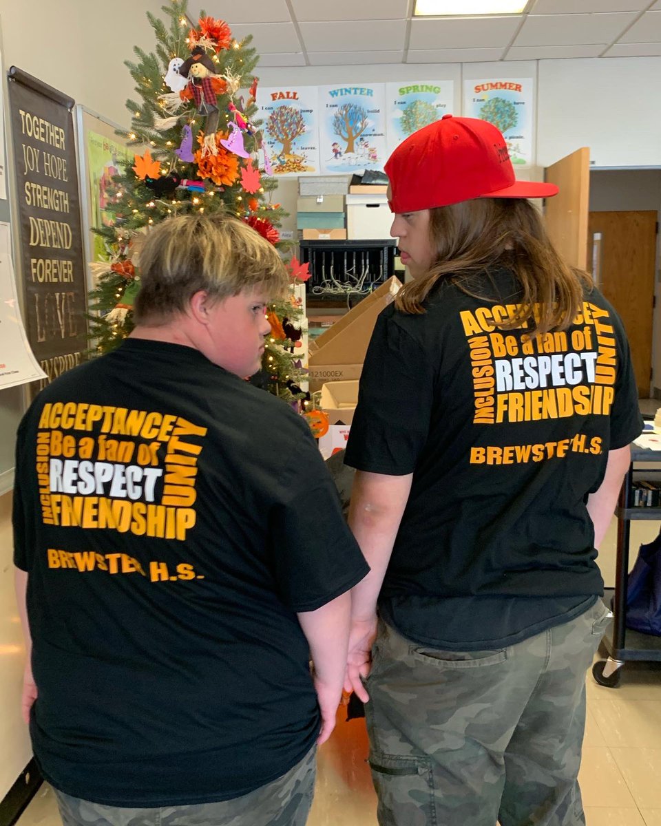 SarahLBarnes47's tweet image. Proud Athletes-Game Face💪🏽🎳🏀Brewster High School Special Olympics Unified Tees came in today!! #ProjectUnify #inclusion #acceptance #unity @bcsd_schneider @BHS_Galgano @BCSD_Athletics @SpecOlympicsNY @UnifiedSportsNY
