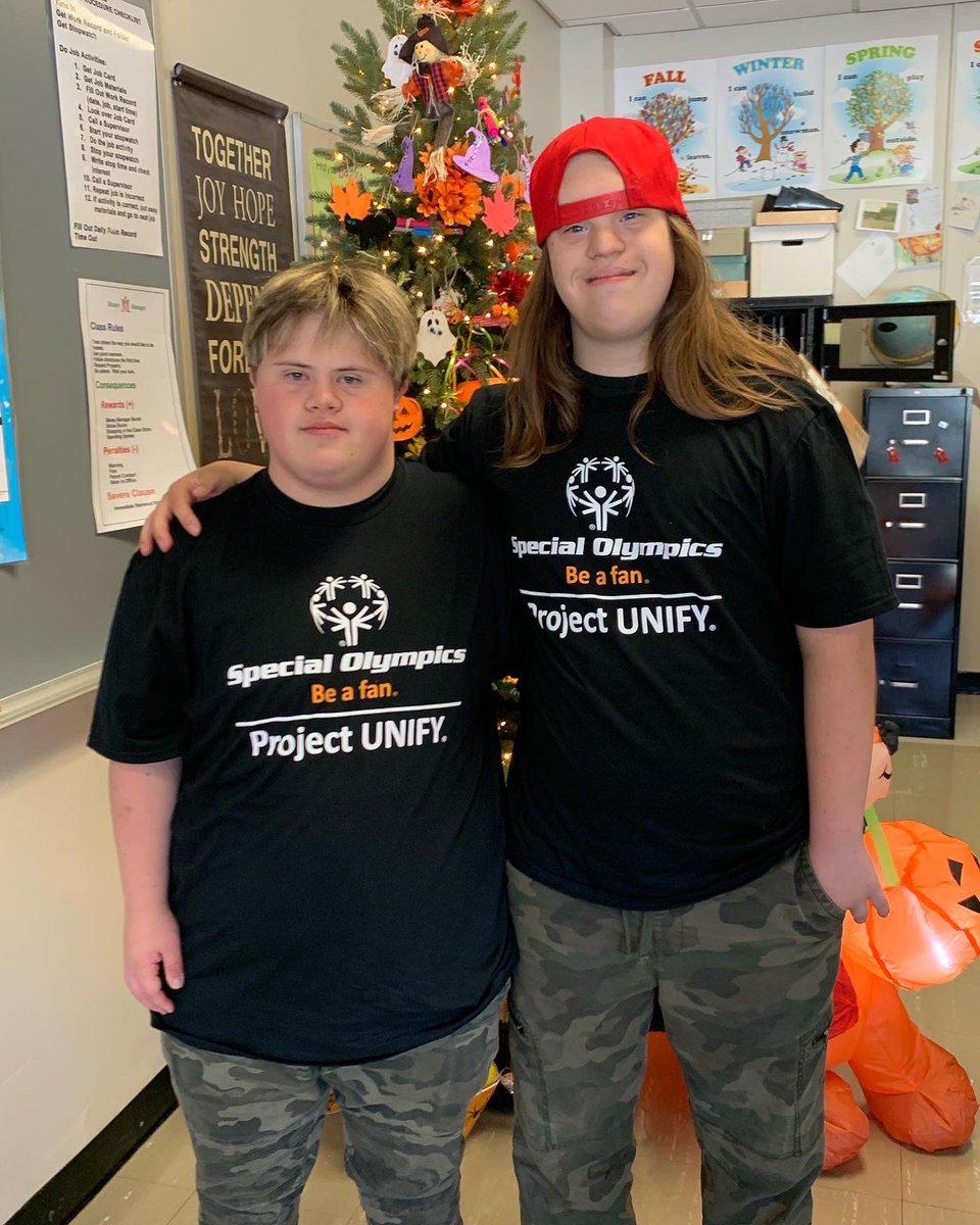SarahLBarnes47's tweet image. Proud Athletes-Game Face💪🏽🎳🏀Brewster High School Special Olympics Unified Tees came in today!! #ProjectUnify #inclusion #acceptance #unity @bcsd_schneider @BHS_Galgano @BCSD_Athletics @SpecOlympicsNY @UnifiedSportsNY