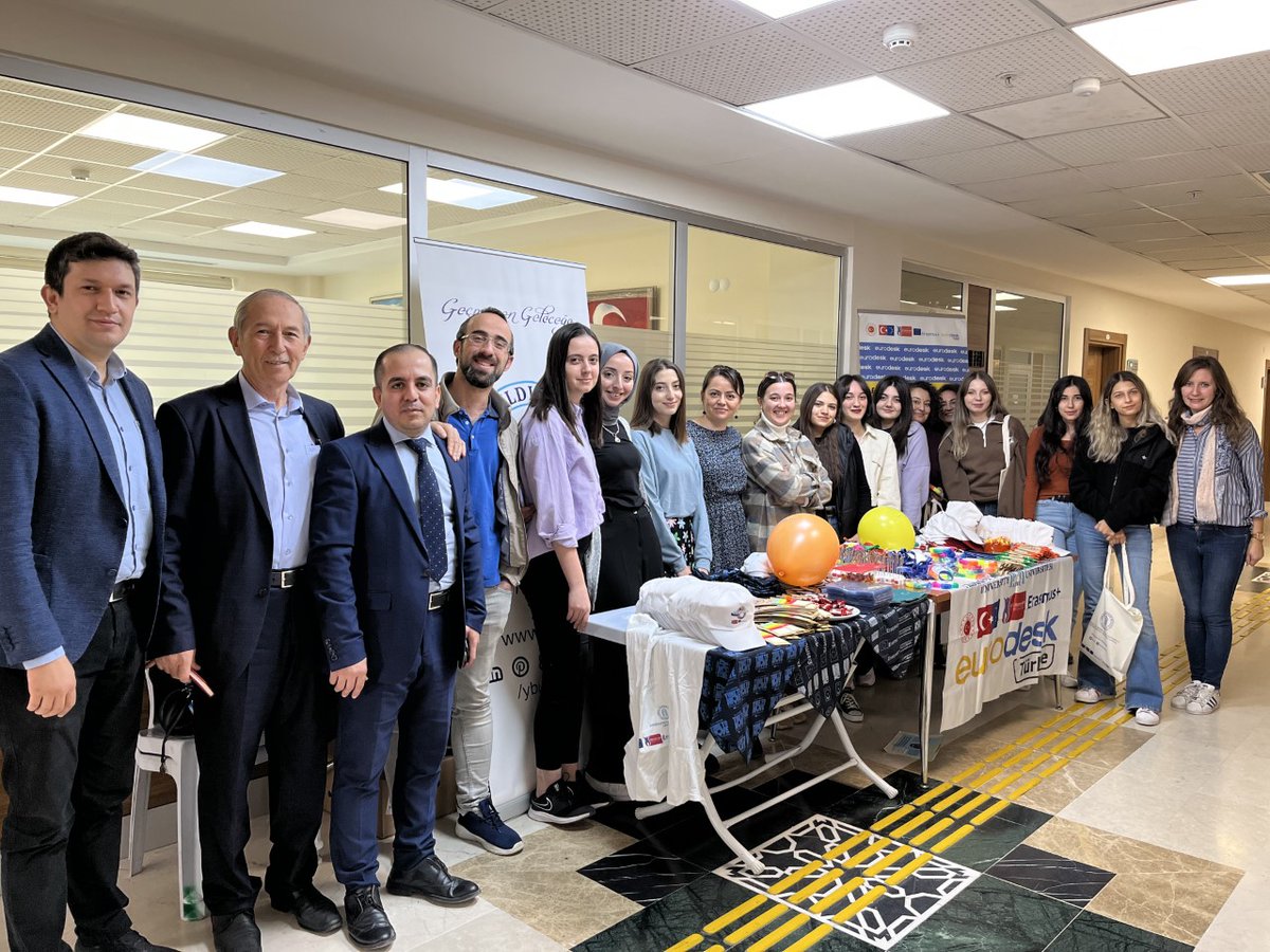 aybuint's tweet photo. #ErasmusDays 2022 ve #timetomove2022 etkinlikleri kapsamında bugün @ybuankara Etlik 15 Temmuz Şehitleri Yerleşkesi'ndeydik🎈 Gün boyunca @ulusalajans ve @eurodesktr Avrupa fırsatlarını aktardığımız tüm öğrenci ve personelimize gösterdikleri yoğun ilgi için çok teşekkür ederiz 💐 https://t.co/AdJ5EcFsFa