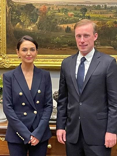 Met with @NazaninBoniadi to discuss the ongoing protests in Iran. I reaffirmed that we stand with the courageous women and all citizens of Iran who right now are defying violence and repression to secure their basic rights. #IranProtests