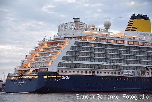 Op de vrijdagavond nummer 115 in de serie "Cruiseschepen over de Nieuwe Maas, Nieuwe Waterweg en 't Scheur". De Spirit of Discovery van Saga Cruises.