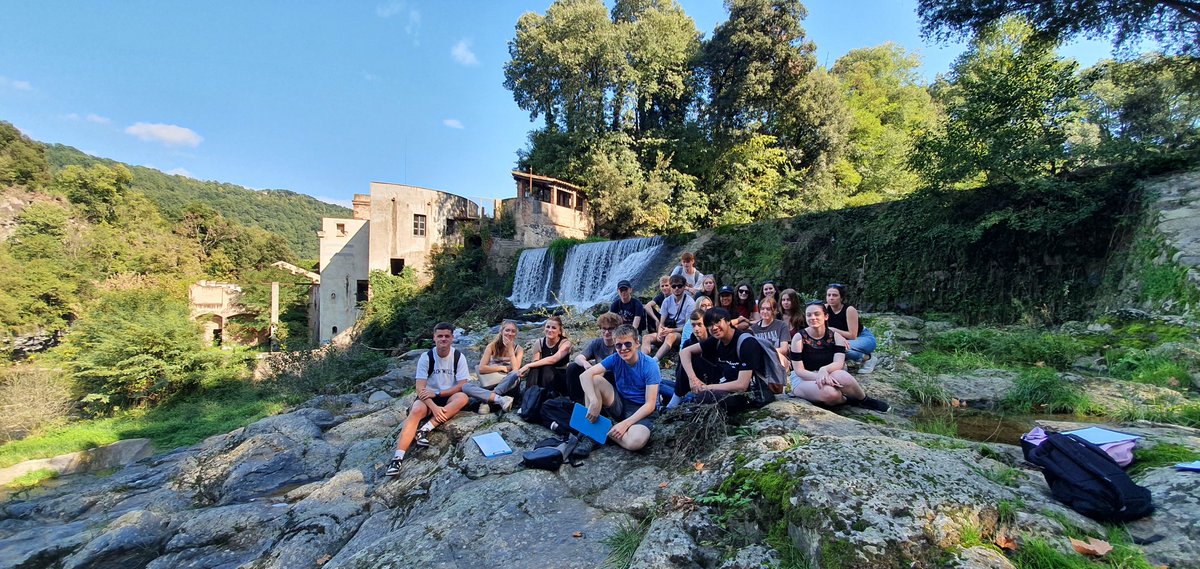 crispinsgeodept's tweet photo. A day spent in Garrotxa National Park looking at volcanoes and lava 🌋 #Year13 #fieldwork #lovegeo @crispinsschool  @Crispins6thForm  @GeofieldworkLtd https://t.co/CPkJpUv7D2