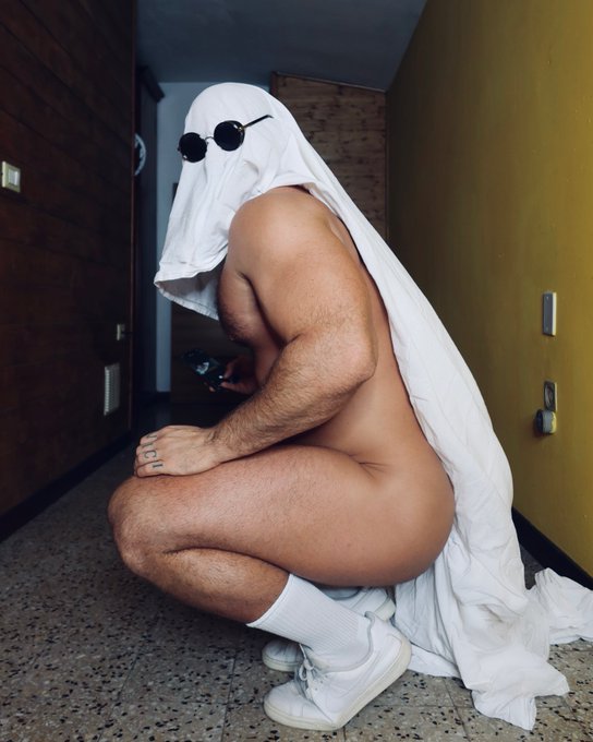 Watch Momo's leaked NSFW photo on TwXstars