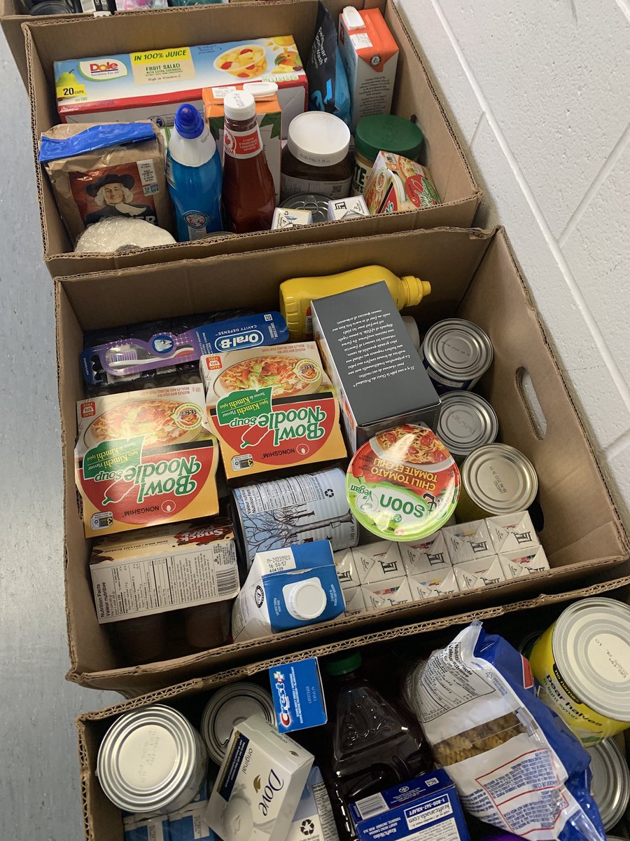 dpapalia2's tweet photo. Thank you to all the @clewrdsb Dolphins who have brought in food for the food drive! Two more days to contribute! #dolphinscare #wrdsb #socialjusticegroup https://t.co/rRhCvJNLRW