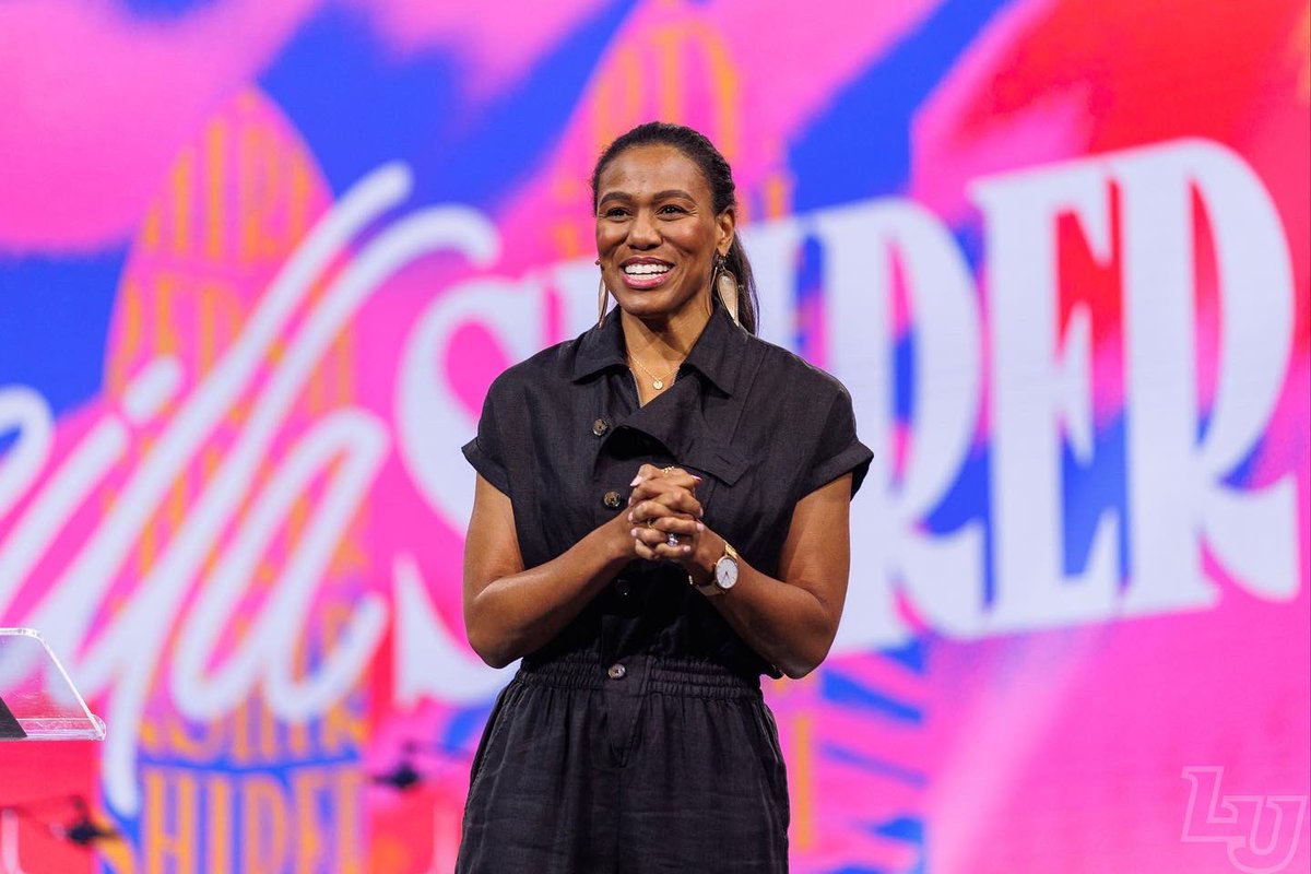 LibertyU's tweet photo. We loved worshipping with our Liberty family — past and present — during #LUConvo! Thank you to LU mom, author, and Bible teacher @PriscillaShirer for joining us and sharing God’s Word this morning.🙌
Read more: https://t.co/Pwmd2BiCSV
#LUHC22 #LibertyUniversity https://t.co/Cx5pmQsUXB