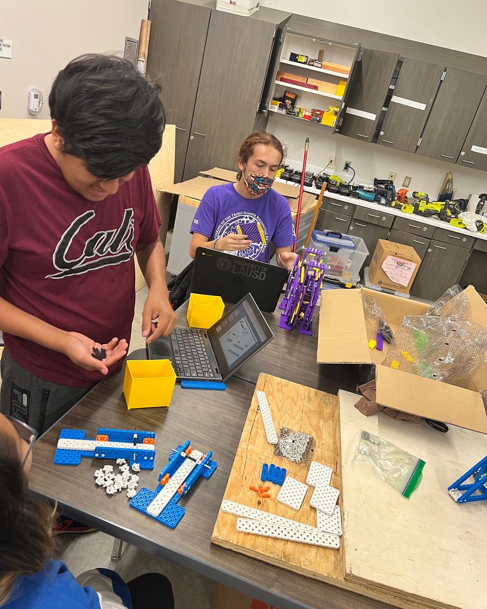 VEX is here! Students have started setting up for the competitions later. 💪🏼 Want to watch but can’t make it? No problem, we’ll be live-streaming the event! 💻 Check back in later for details. 
#ldevexroboticsleague #vexrobotics #boyleheightsstem #boyleheightscos