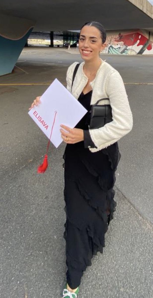 antonimolas's tweet photo. La nostra filla Cristina, s’ha graduat en Enginyeria de Disseny Industrial a @ElisavaBCN 

Moltes Felicitats!!! @cristinaamolas i familia, @PilarAlmato @Nuria_moal i Ignasi. https://t.co/znSLrmtHct