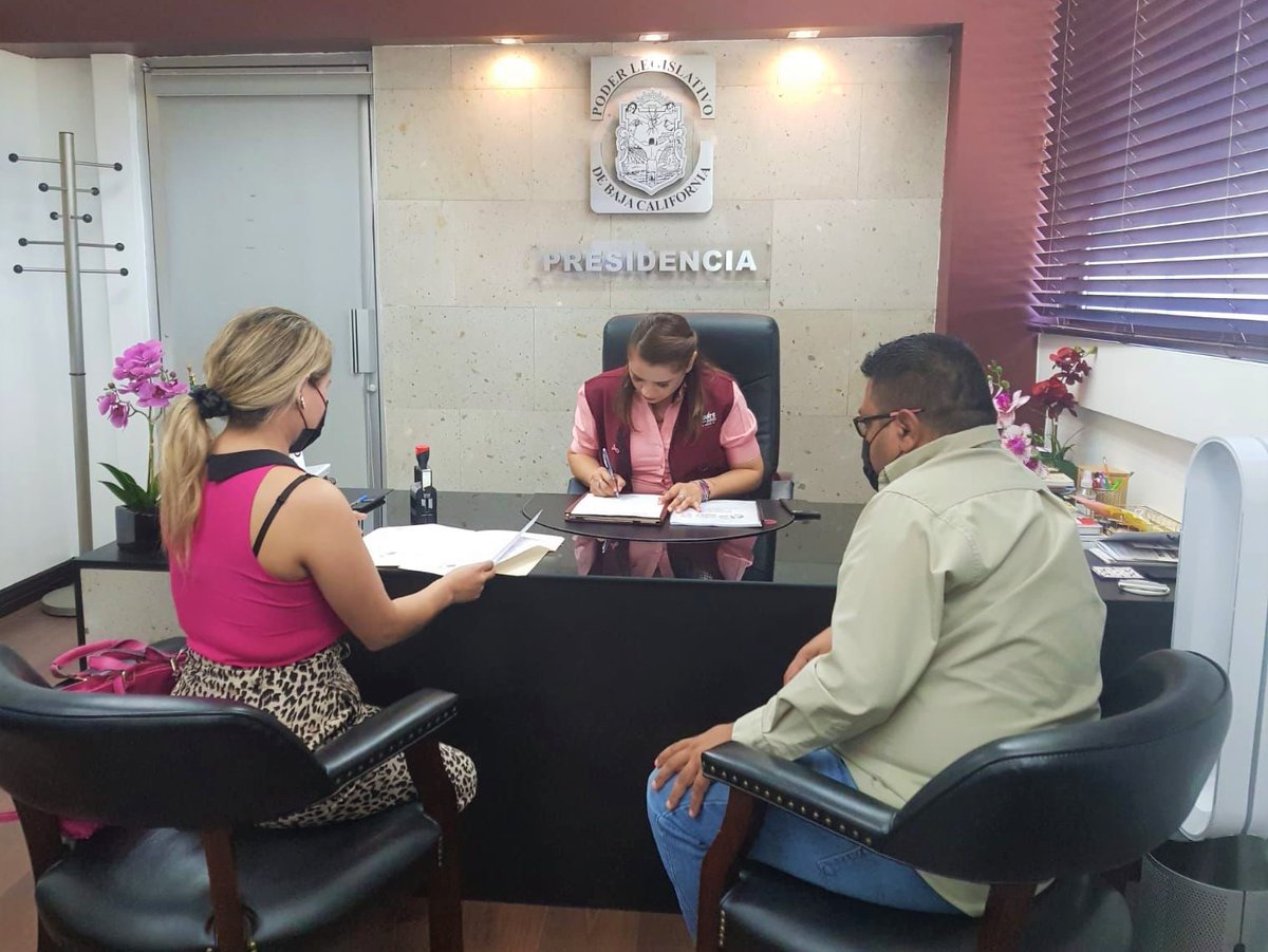 INE_BC's tweet photo. #Mexcali/ El día de hoy la 07 Junta Distrital Ejecutiva llevó a cabo la entrega de Resultados de la Consulta Infantil y Juvenil 2021, a la Diputada Alejandra María Ang Hernández, Presidenta de la Mesa Directiva del Congreso del estado de #BajaCalifornia. https://t.co/5aAKuVcxGf
