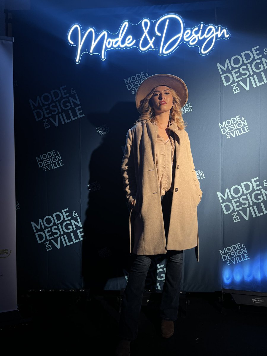 actubuzzoff's tweet photo. En ce jeudi 13 octobre 2022, nous avons pu voir sur scène la Miss Excellence Loire forez 2020, Madame Salomé Falcon, lors du défilé pour la Fashion Week mode et design au palais de la bourse à Marseille! https://t.co/oF1GLLai6K #fashionweek2022 #marseille https://t.co/TDpyHJEZCU