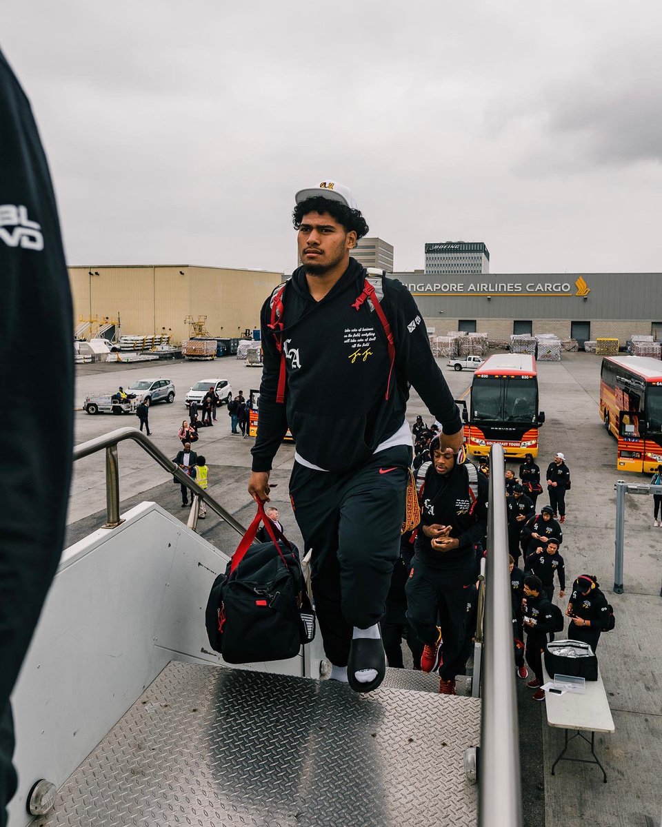 uscfb's tweet photo. Wheels up ✈️✌️ https://t.co/H3r3bS8Og4