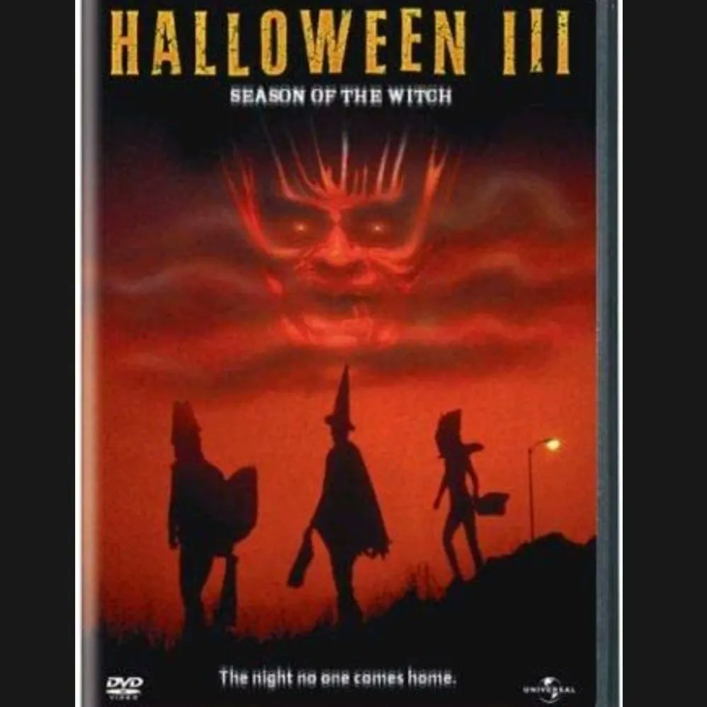KenBWild's tweet photo. My young apprentice chose this tonight. 

#halloween3 #halloween #halloween3seasonofthewitch  #tomatkins #horror @johncarpenterofficial #horrormovies https://t.co/a7tpAWEiRA