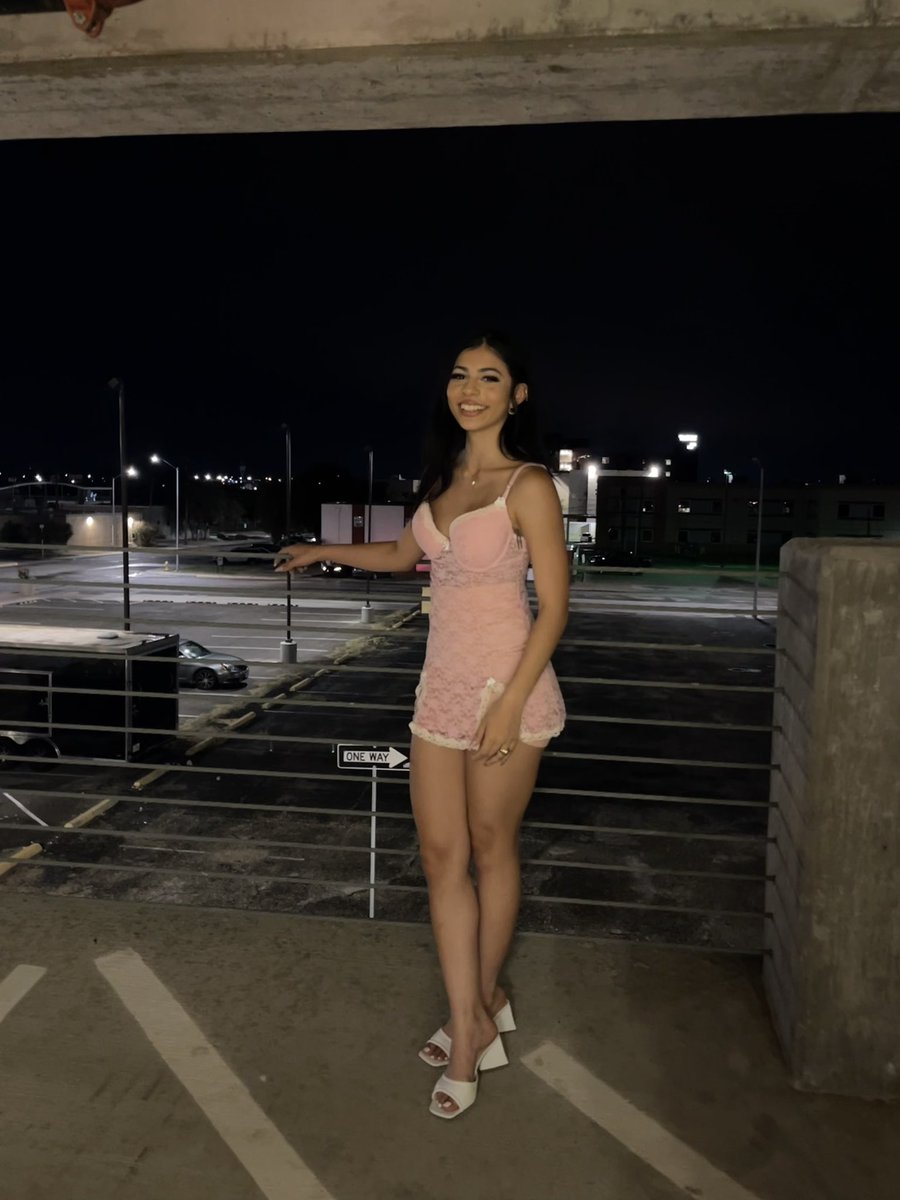 Alyssa1Raee's tweet photo. Pretty in pink 🌸 https://t.co/g609VdwwgX