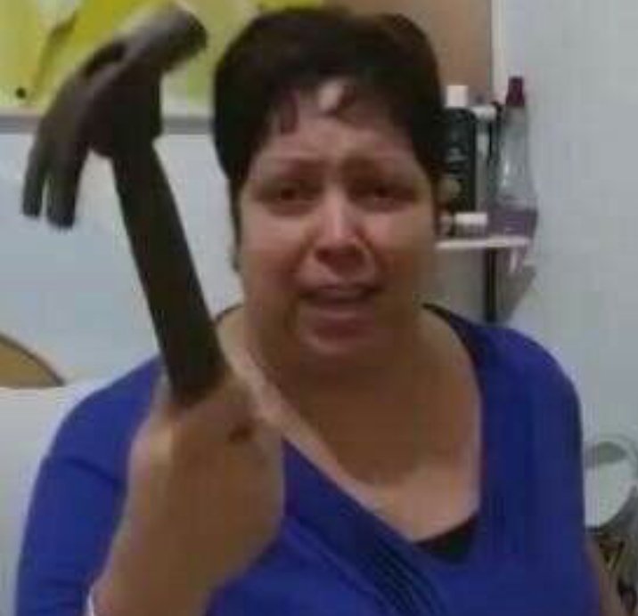 Lucomentta's tweet image. Gnt, acho q o carelli deveria falar siim o Pq n teve festa, se foi por punição, Pra n ter briga, ou por averiguar alguma expulsão. 

Mas tbm acho q o carelli n deu nenhuma explicação ainda, Pq deve tá em alguma reunião decidindo se vai expulsar seja lá quem for. 

#afazanda