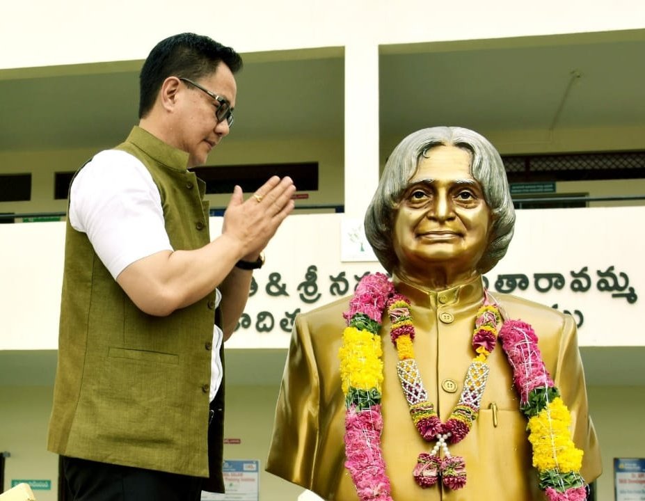 KirenRijiju's tweet photo. Tributes to Bharat Ratna, the Missile Man of India, Former President Dr. APJ Abdul Kalam on his birth anniversary.
His contributions to the field of atomic energy have strengthened our national security &amp; his thoughts continue to be the beacon of inspiration for all Indians. https://t.co/Y2w6qD4TvW