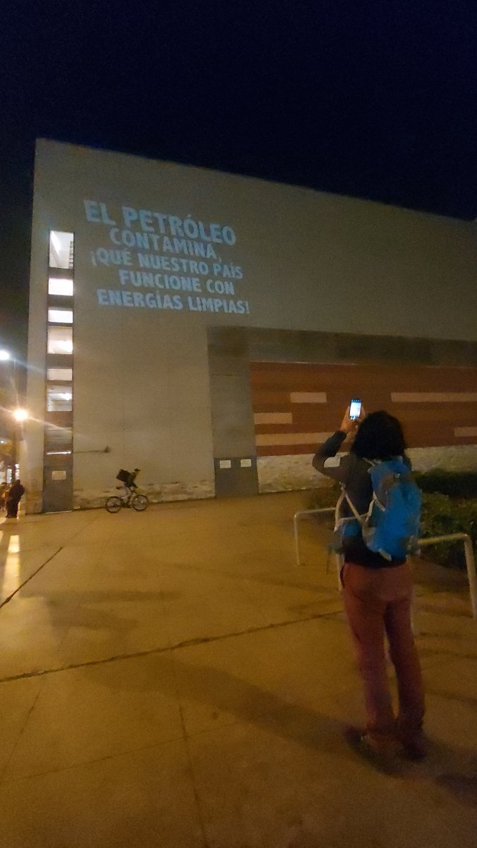 oe_plataforma's tweet photo. Salimos a las calles para exigir al gobierno que atienda a las comunidades afectadas por los últimos afectados derrames de petróleo como la nación Chapra y las comunidades de Cuninico.
La Amazonía está muriendo, ¿y ustedes qué están haciendo?
#ModoAmazonia https://t.co/oZyR6lZHij