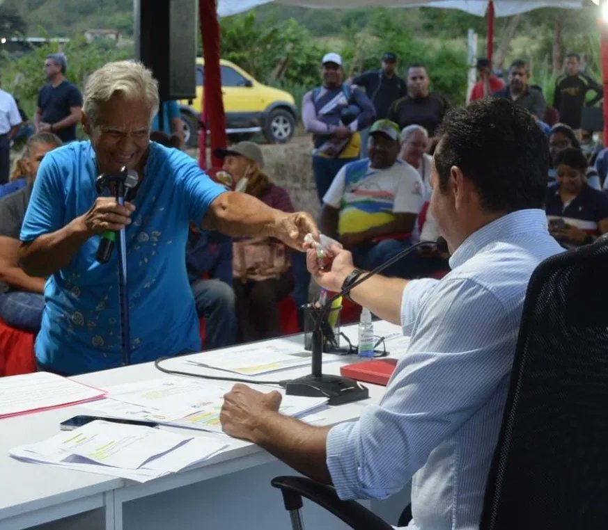 Hoy tuvimos una jornada especial del 1x10 del Buen Gobierno en la comunidad Nuevo Horizonte II del municipio Roscio. Los servicios públicos son una prioridad y nuestro objetivo es que lleguen con máxima eficiencia a todos los rincones del estado Guárico. ¡Seguimos trabajando!