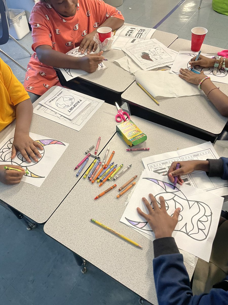 ms_wiedel's tweet photo. Loved celebrating Hispanic Heritage Month with Third Grade for today’s Fun Friday! Today we enjoyed different recipes and activities from all over the Hispanic culture 🎉 Thank you to all the teachers and staff who helped be a part! #OakParkElementary #HispanicHeritageMonth https://t.co/61GJoH9S8Y