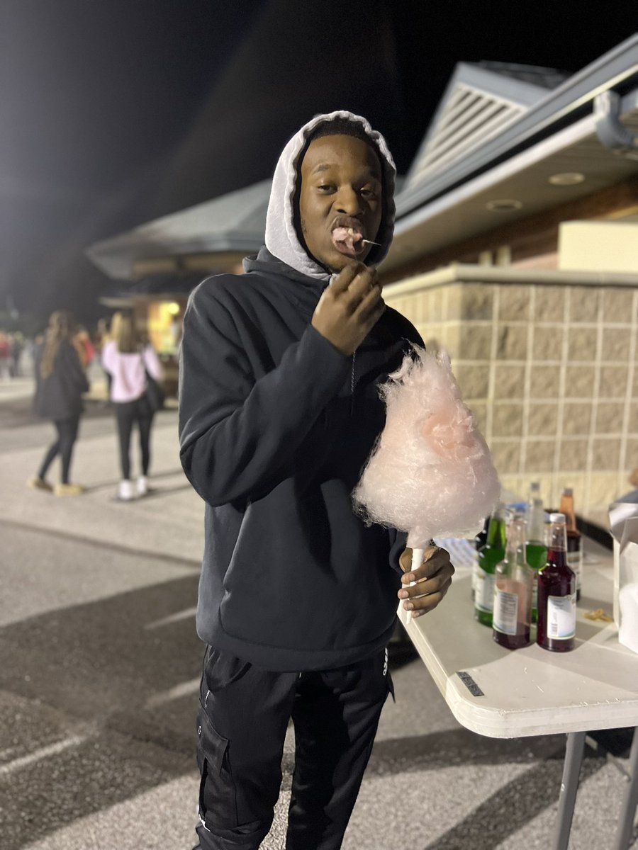 heydt_lauren's tweet photo. Tonight was amazing. Aevidum’s first awareness event. From the High School to the Junior High Aevidum students who spent the entire night covered in cotton candy to the 1st grader that had a cotton candy as big as them 🤗it was a night full of love&amp;SO much fun I LOVE my job https://t.co/Icu8JFJqTD
