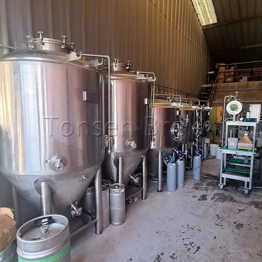 HelenLiu2018's tweet image. Reception of new 10 hectoliter fermenters to increase our production capacity!

Email: helen@tonsenbrew.com
WhatsApp: +86 153 1556 2731
#tonsen #fermenter #beerbrewing #beer #brewingco #unitank #fv #cct #brewingequipment #craftbeer #bière  #biereartisanale #brasserie #beerfactory