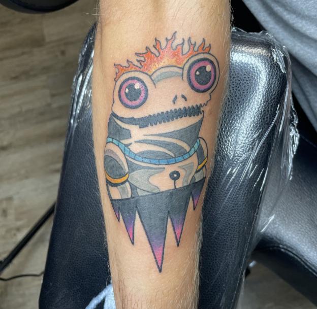 @DegenScrewy has done the most legendary thing ever in the pond... the first ever #AlgorandNFT tattoo!

KNIThead 366 in all his glory has graced Screwy's arm. and it looks amazing! credit to the artist for capturing the spirit of this frog!

plz retweet to show $algo has #nfts !!