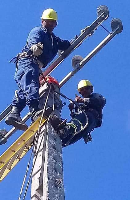 Los linieros cubanos siguen dando batalla. #TodosJuntos #Cuba 🇨🇺