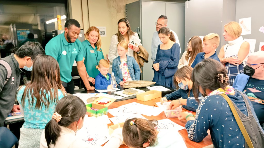 EchinusMelo's tweet photo. #InvertPaleo at the @AcadNatSci. Thank you all for visiting us, it was a great #MembersNight , and we are already planning cool stuff for next year. Don't miss the opportunity to become a member and enjoy with us. Man, I love my job! https://t.co/zntmRkzOKp