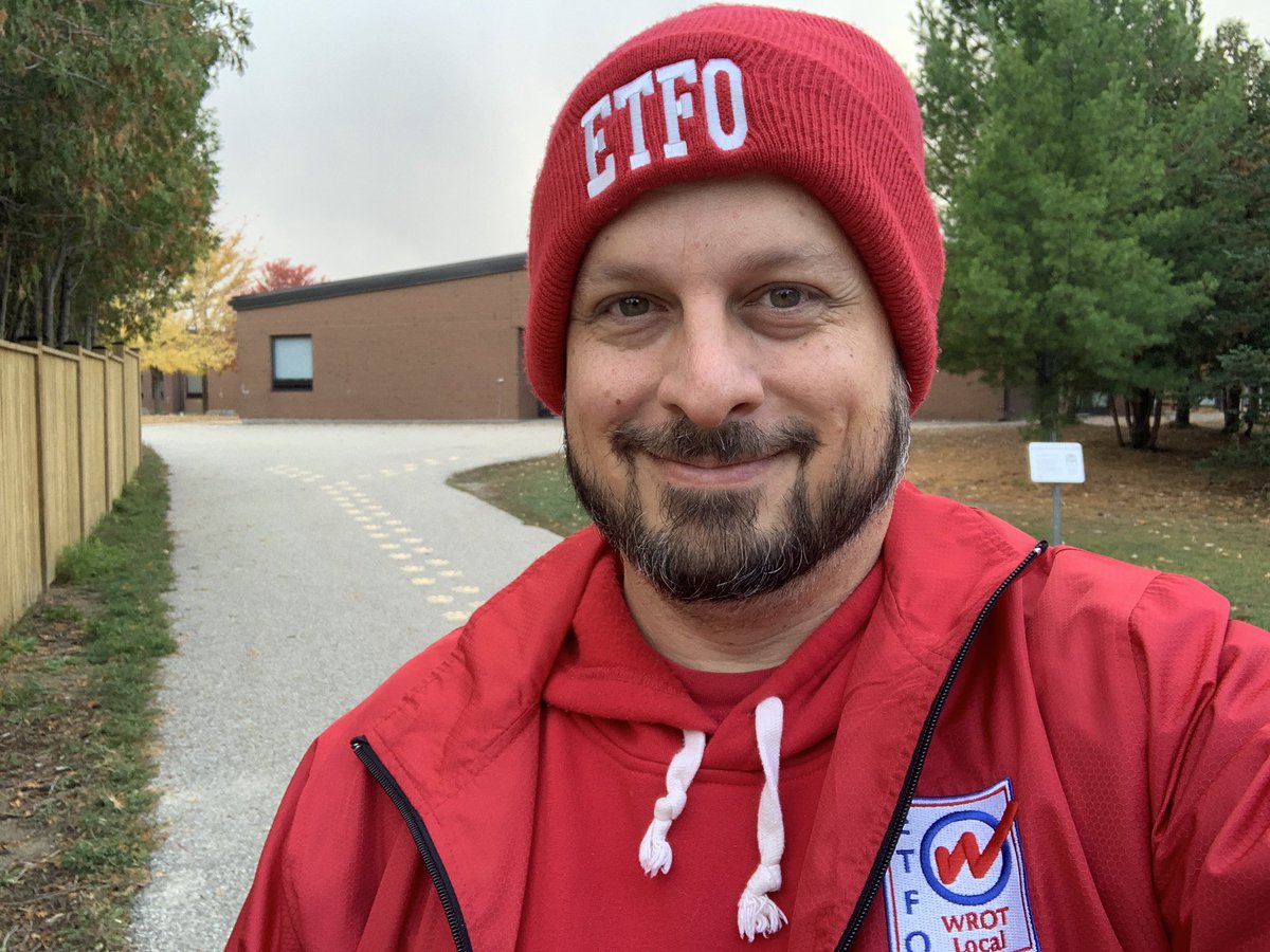 RamziTweetz's tweet photo. Happy #RedForEd Friday
Another week… Still #ETFOProud, still #ETFOStrong, still #HereForStudents and #still smiling. 😃
Much love and solidarity to all the educators and ed workers out there.
✊🏽💜 https://t.co/bW5dImbrhN