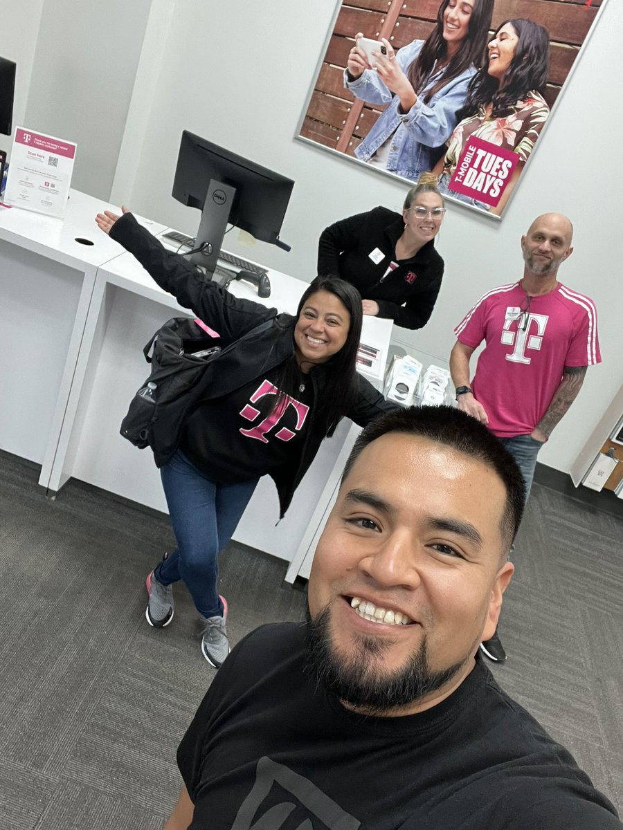 Had a great day with @AngelGomez143 hanging out with the @TCCMobile fam in Madison and Waukesha. We look forward to a strong finish of the month and year! #WisconsinWest #AngelsInTheOutfield #Central  @DomPulli @EricVaness @domjrcoleman