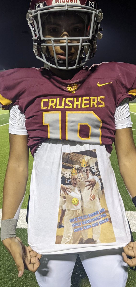 DanielJPoulter's tweet photo. Looks like @EJAlvarez2023 has placed his vote already for tonight's homecoming festivities. @evanderbilt2023 @VHSATHLETICS https://t.co/3bMvNDpo8i