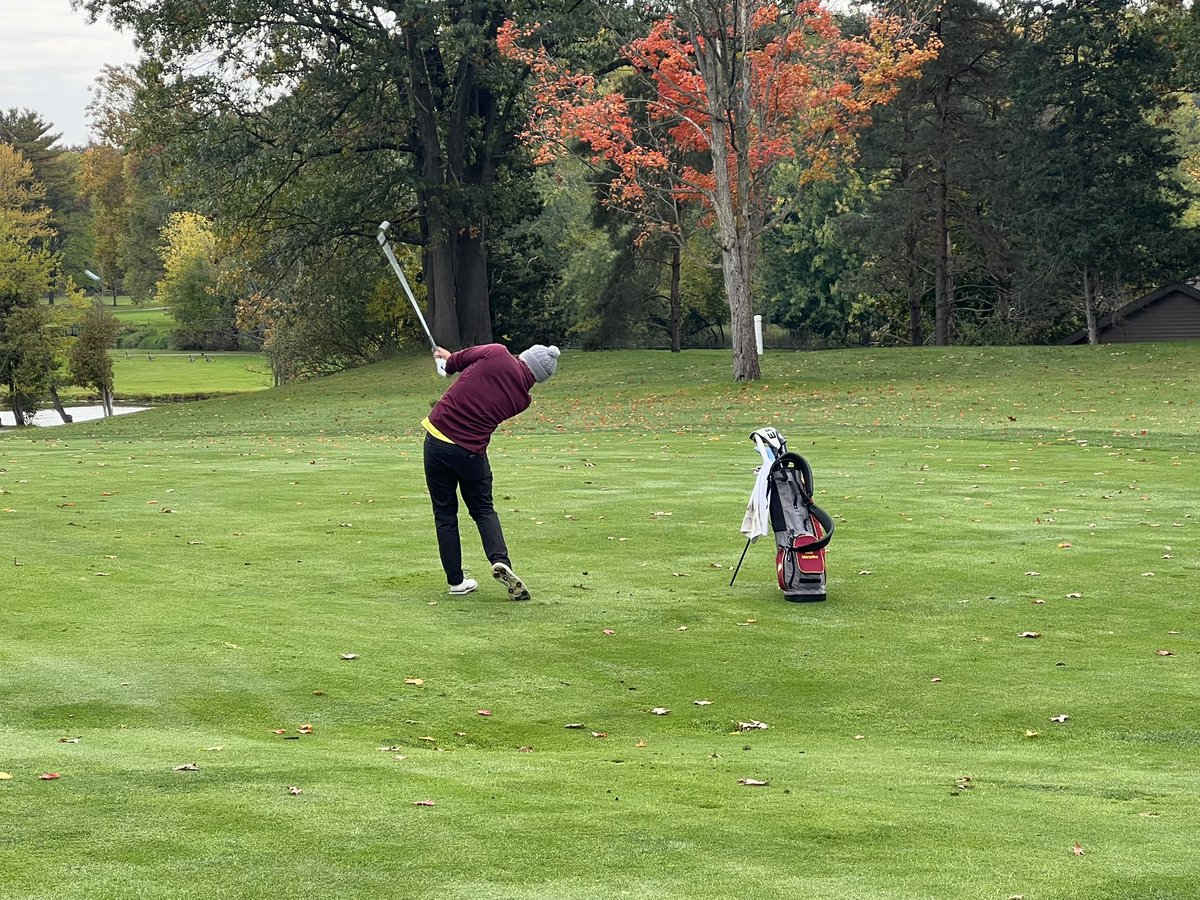 DrWiebeBoer's tweet photo. Finally made it to my first @calvin_golf tournament — actually my first ever golf tournament.   Amazed by the dedication of Coach Bolt and his players. https://t.co/cYSeB9HTPY