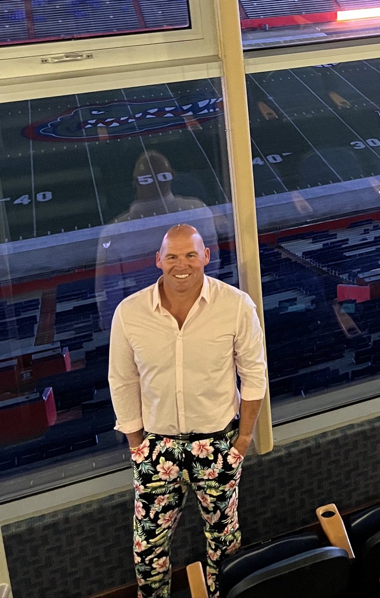 TennisTycoon's tweet photo. Despite my allegiances to and education at Ferris State, Michigan and Stanford, I guess Iβm gonna have to be a @GatorsFB fan this weekend. ππ§‘π
#tennisreunion #floridagators #collegeflashbacks #thepants π https://t.co/Qyfb5T6vcN