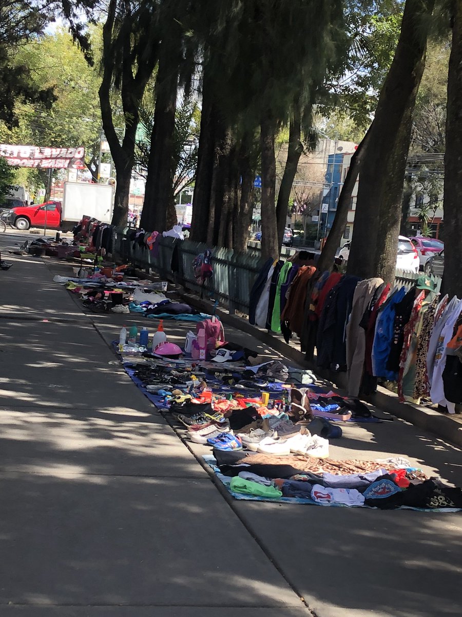 Alex18262's tweet photo. @SandraCuevas_ en este caso que se hace vendedores ambulantes mugrosos viciosos, dejan basura y orinan https://t.co/ghi6YsDlSr