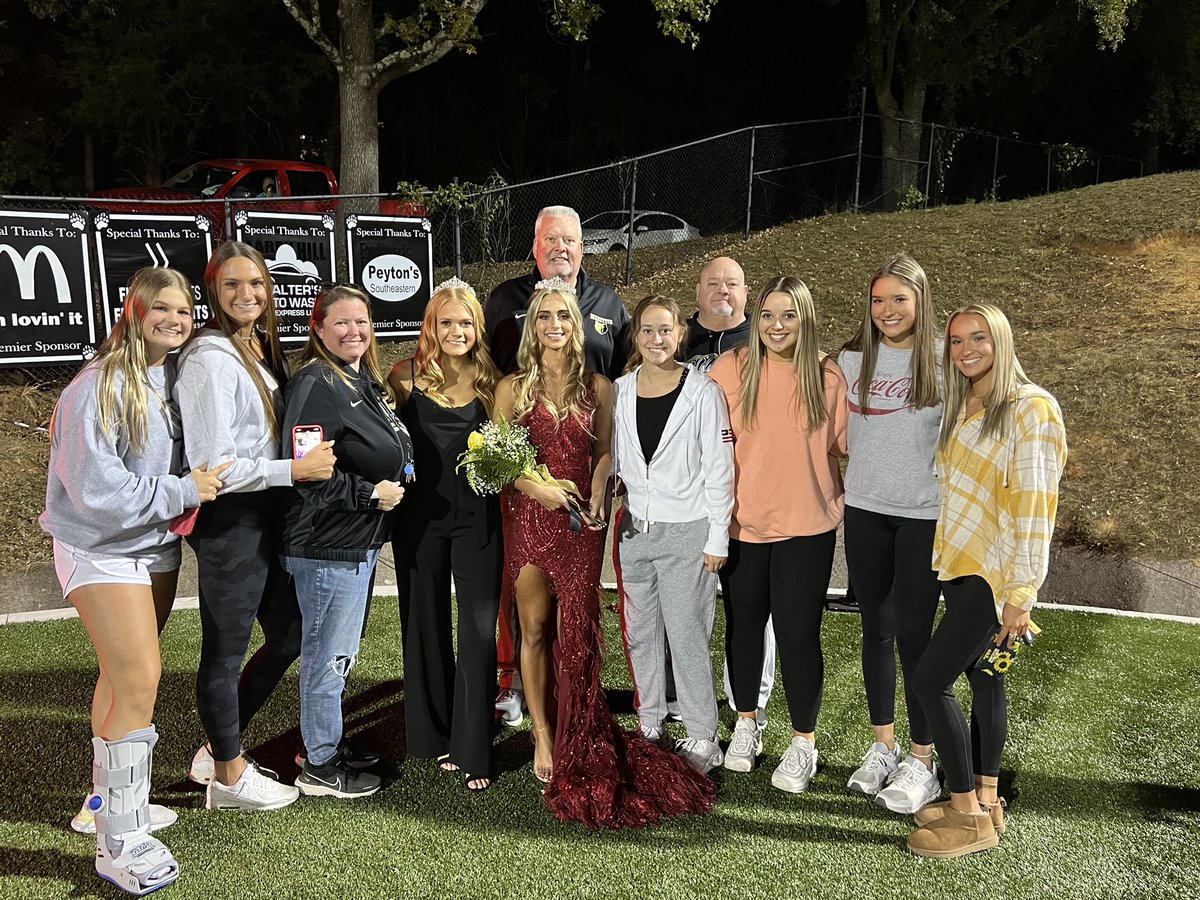 BC_Bearettes's tweet photo. Congratulations to our Senior Bearette PG @sloan_carpenter for being crowned Homecoming Queen! Thank you for representing us with elegance and grace. https://t.co/fj0Znc4mQE