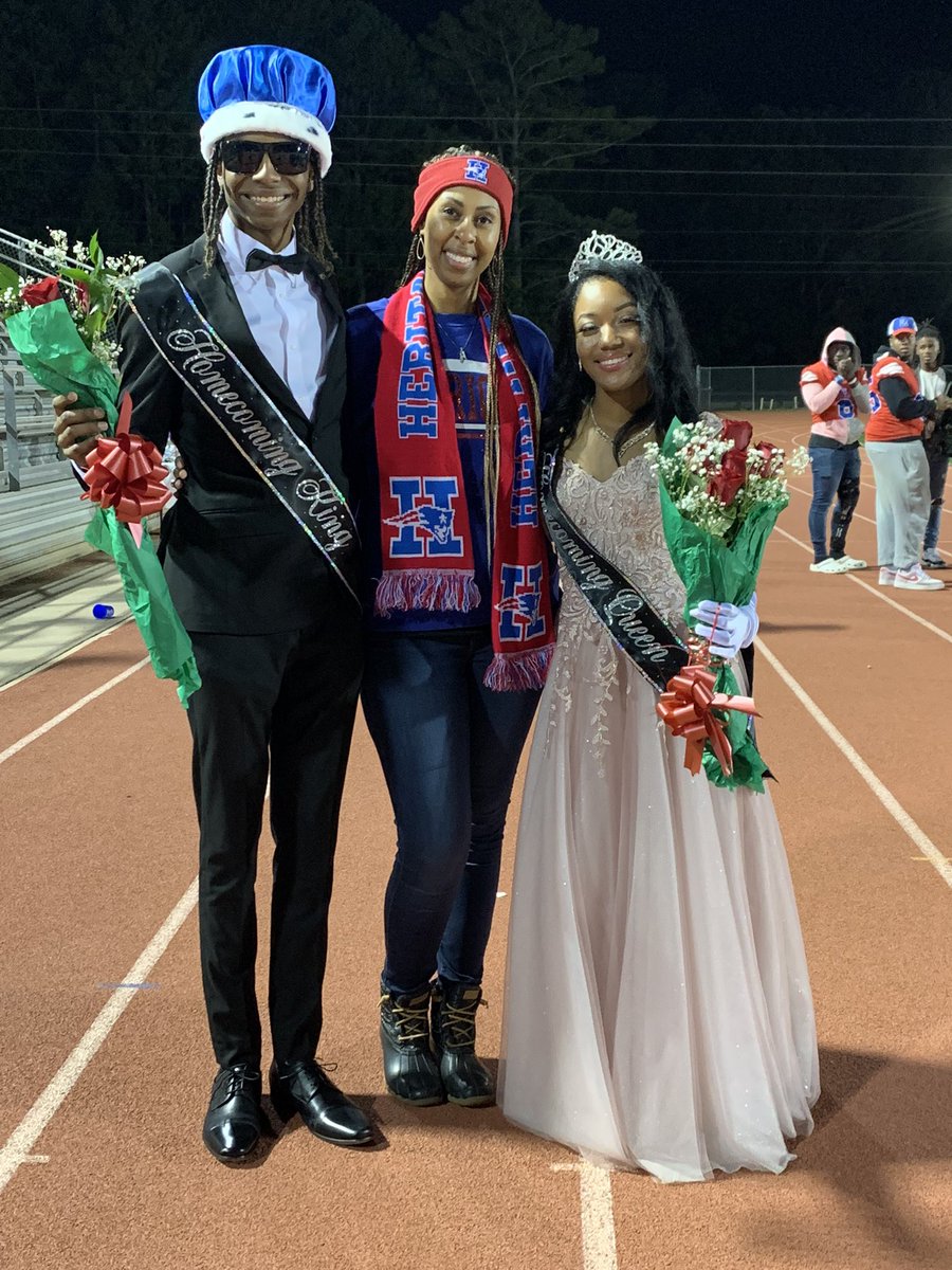 HHS_SBLadyPats's tweet photo. Congrats to my senior shortstop Syerra Palmer on winning homecoming Queen!!! From cleats to heels. You looked amazing. https://t.co/SiIv7d2pBH