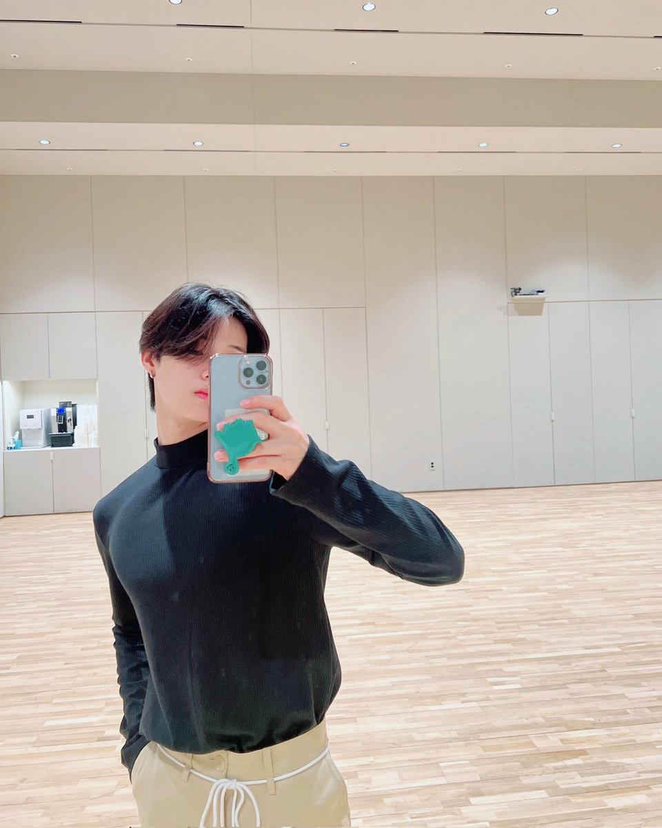 haruaganda's tweet photo. and if i cry https://t.co/J7gj3fqKj9