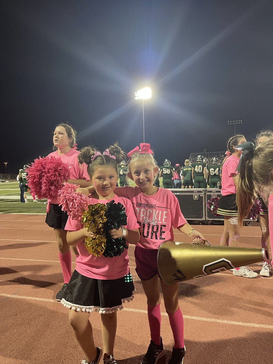 Friday Night Lights with our little hawks 💚💚 <a href="/RCES_Office/">RCES Office</a> <a href="/PainterLindsey/">Lindsey Painter</a>