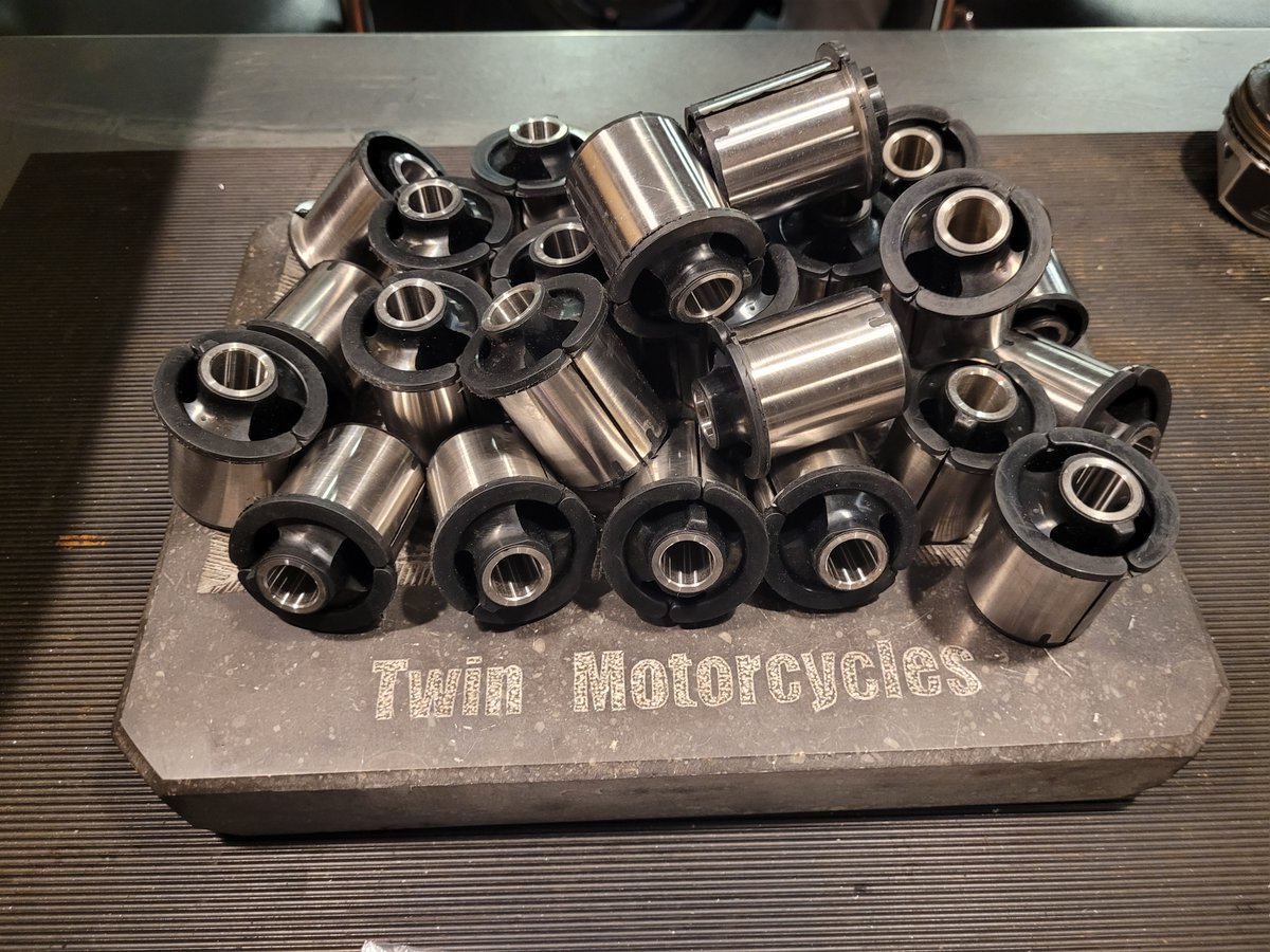 In stock Buell XB 9/12 2003-2010 Engine mount rubber more info here twinmotorcycles.nl/webshop/artike…