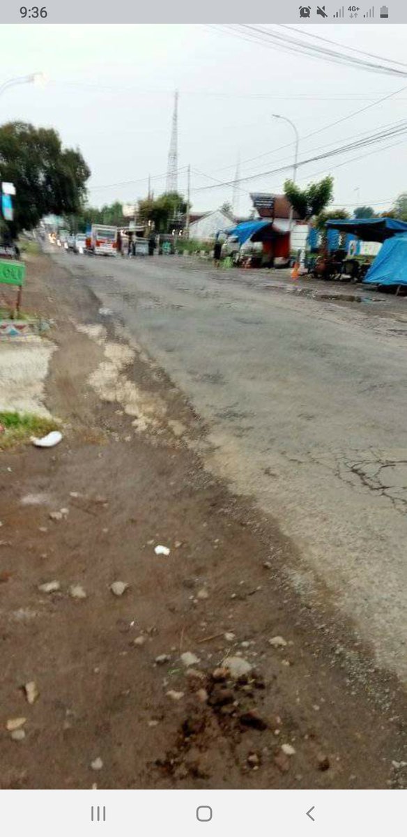 Den Bagus <a href="/ganjarpranowo/">Ganjar Pranowo</a> niki Jalur provinsi lho. Sakmeniko wonten Jalur Traji - Ngadirejo Kab. Temanggung. mboten badhe di aspal ulang tah?