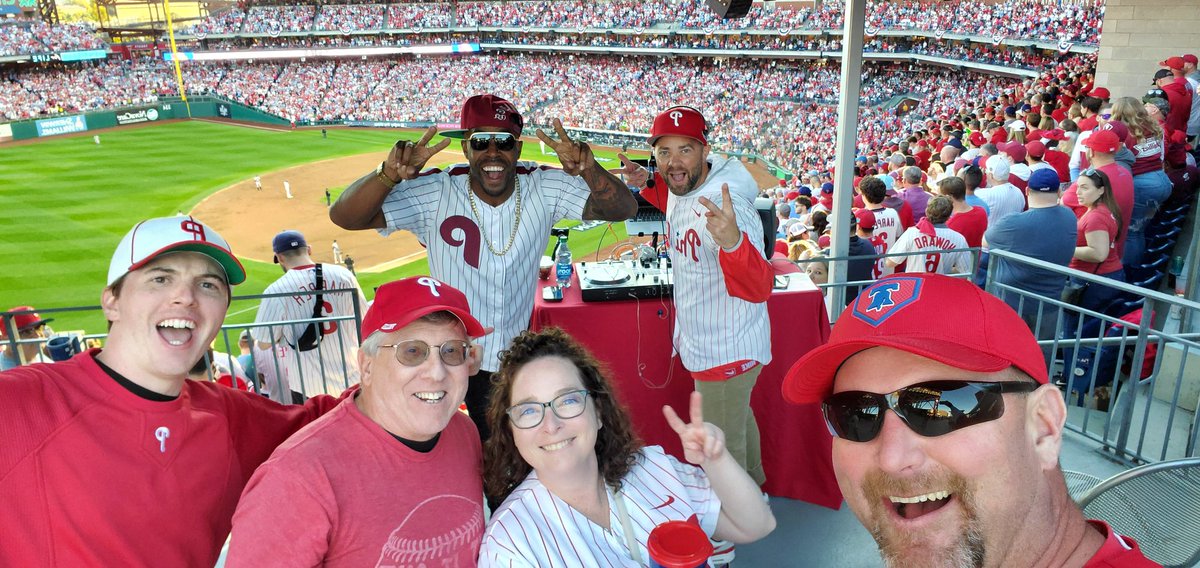 Go Phillies!@bfunke99 @djhollywood @the_real_tion