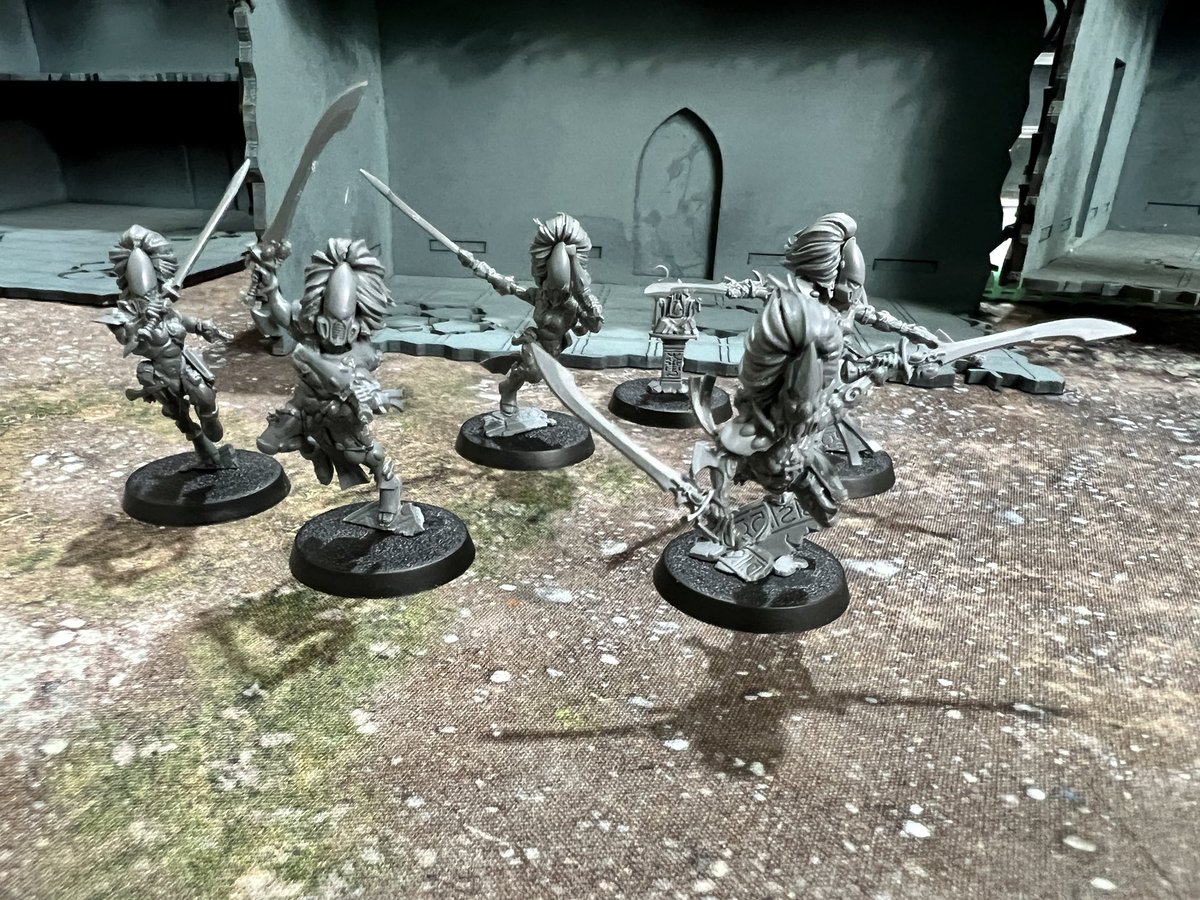 Chris6PlusPlus's tweet photo. 5 seemingly sweet and innocent models that should have been nice and easy to build.

They were not. 

#plusehobbystreak #day4 #howlingbanshees #40k #ynnari https://t.co/nR9ymu8UXq
