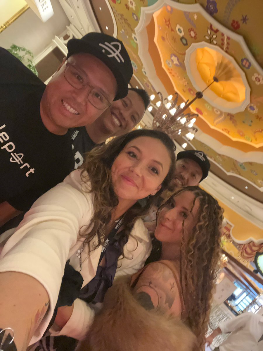 CRXN_space's tweet photo. Our @itsravenroyce and @YanaMasAmor with the @TeleportNFT crew https://t.co/zTQQS3R7Xy