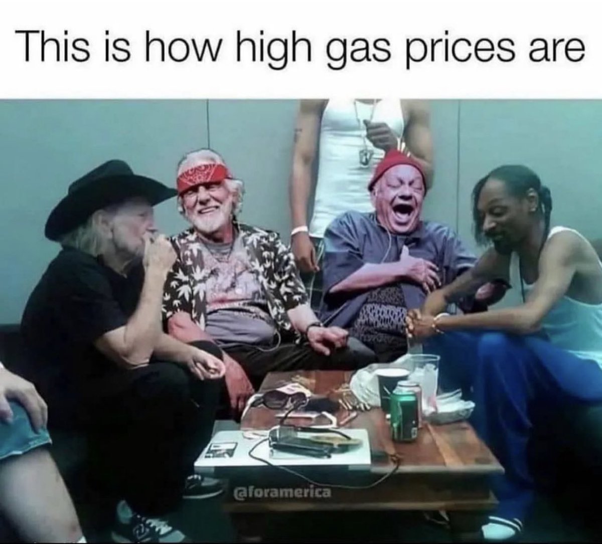 SnoopDogg's tweet photo. 🤷🏿‍♂️ https://t.co/OLPavRypoL