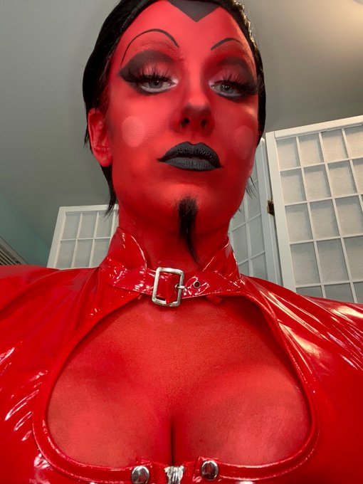 My skin tone will never recover from this https://t.co/SaSvr1MiGq