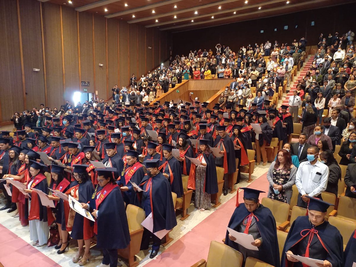 EPNEcuador's tweet photo. #GradosEPN| 🎓Con 298 graduados de la Escuela de Formación de Tecnólogos #ESFOT, la Escuela Politécnica Nacional #EPN culmina las Ceremonias de Investiduras presenciales de 2022. https://t.co/ge8lTzmf9s