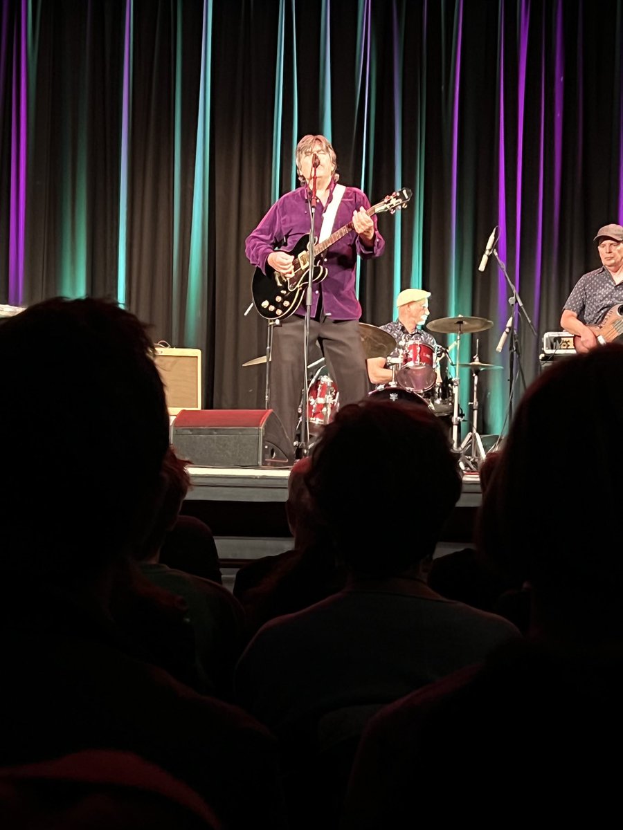 theiw's tweet photo. Lay me down and gently pass me to the other side 😇 … ⁦@theblowmonkeys⁩ in Haslemere was all I needed ❤️ https://t.co/6xRbcIxw1K